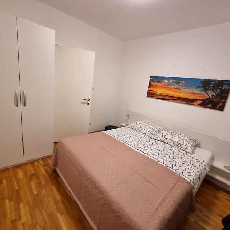 Maki Apartment Пула Екстериор снимка