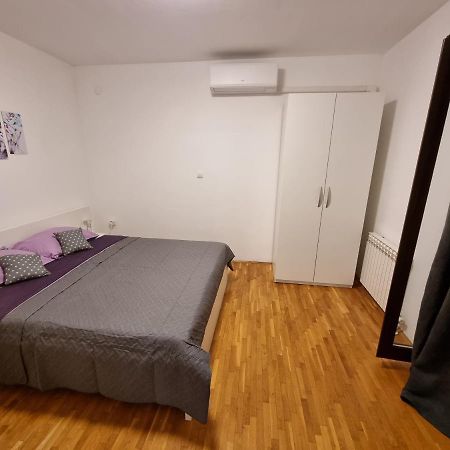 Maki Apartment Пула Екстериор снимка