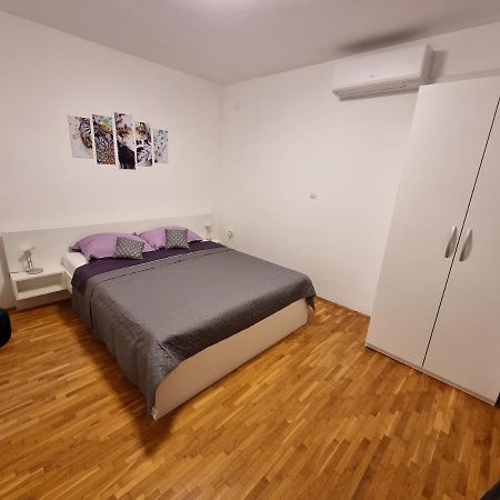 Maki Apartment Пула Екстериор снимка