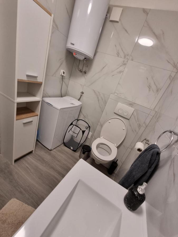 Maki Apartment Пула Екстериор снимка